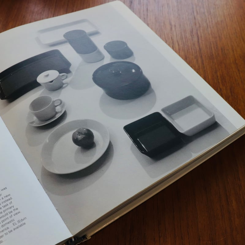 ARABIA Kilta square bowl with rattan rack | plum