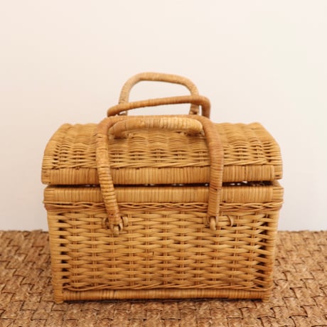 picnic basket with lid
