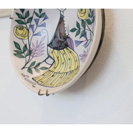 Kupittaan Savi 　wall plate 'roses and woman'