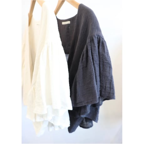 miho umezawa  linen cache-coeur blouse