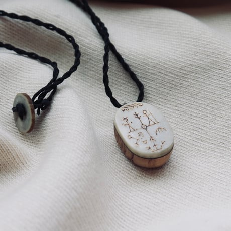 p104a【プラチナ仕上✧】白蛇ピアス シルバー925 神秘的 開運 スネーク