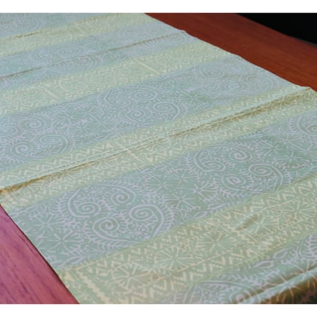 Marimikko 'Tulipunainen' textile green 51cm x 137cm