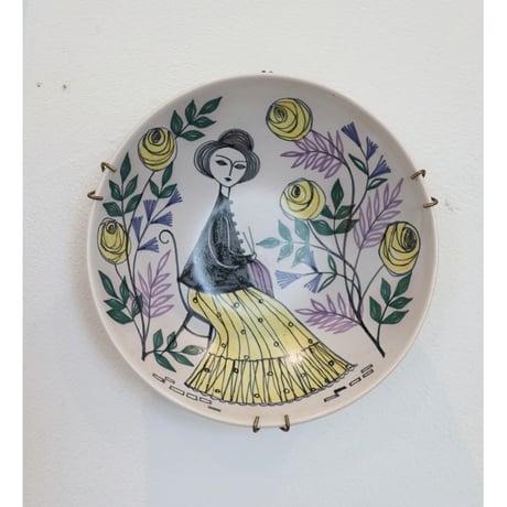 Kupittaan Savi 　wall plate 'roses and woman'