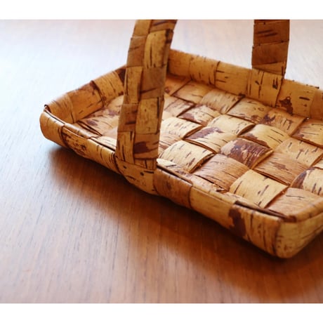 Vintage birch one handle basket
