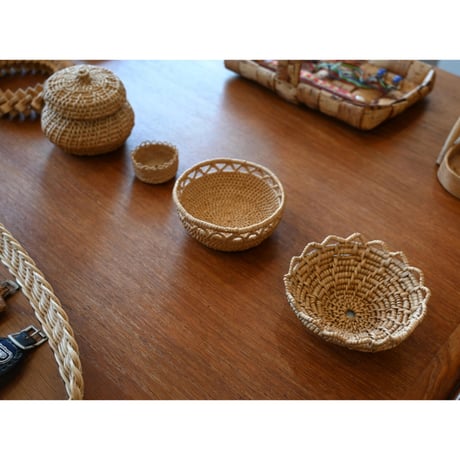 vintage saami rot slojd basket  with lid