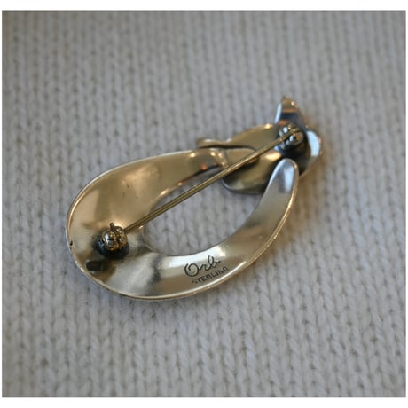 VIntage  sterling silver brooch 'sleeping cat'
