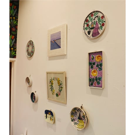 Kupittaan Savi 　wall plate 'roses and woman'