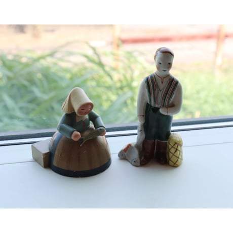 arabia fishing boy figurine