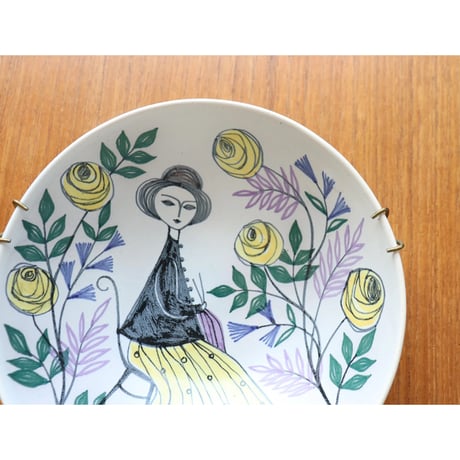 Kupittaan Savi 　wall plate 'roses and woman'