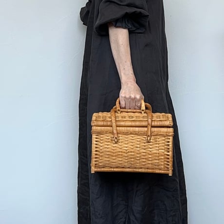 picnic basket with lid