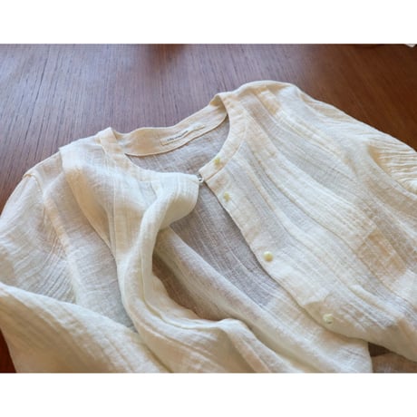 miho umezawa crinkle linen randam tuck blouse