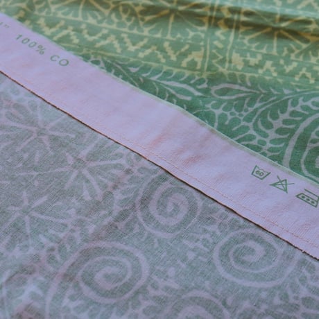 Marimikko 'Tulipunainen' textile green 51cm x 137cm