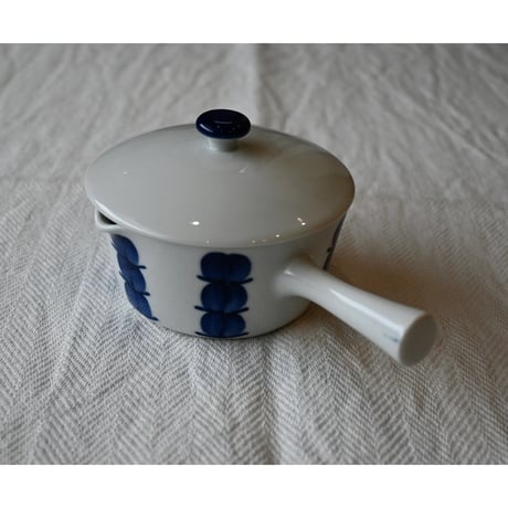 Lyngby porcelain saucepan with a lid