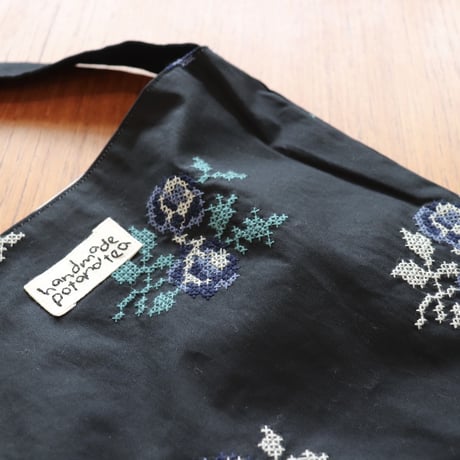 pot and tea クロスステッチ　斜め掛けバッグ