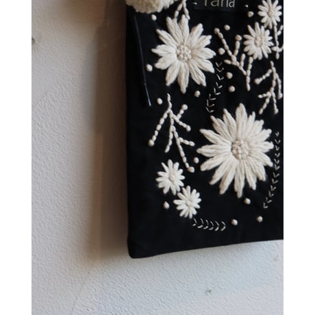 raha flower embroidery sacoche