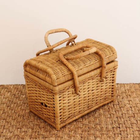 picnic basket with lid