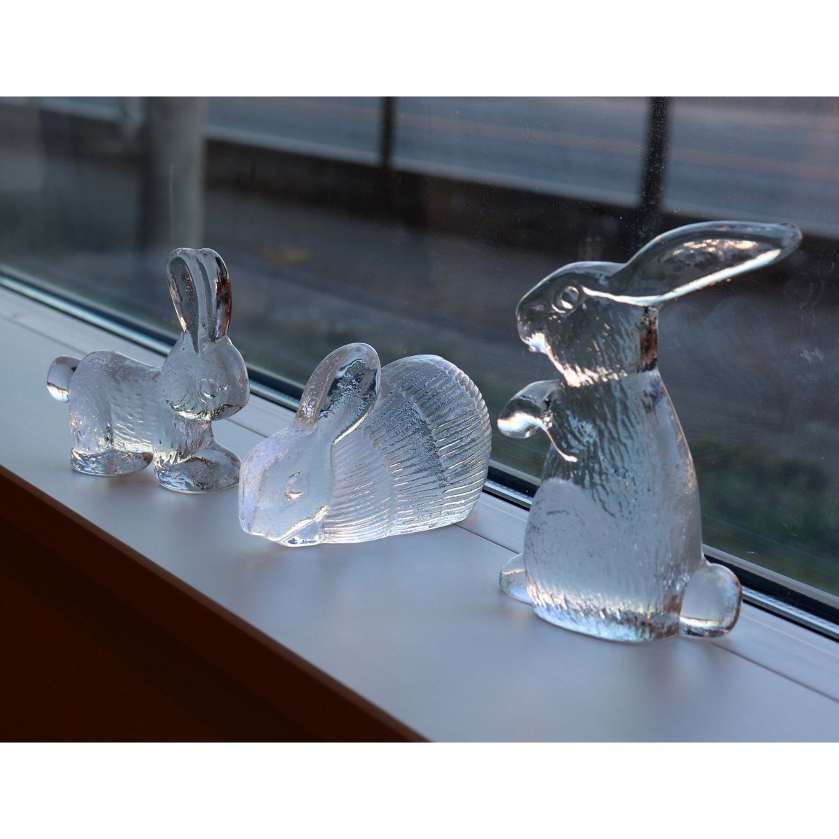 Kosta Boda rabbit figurine | plum