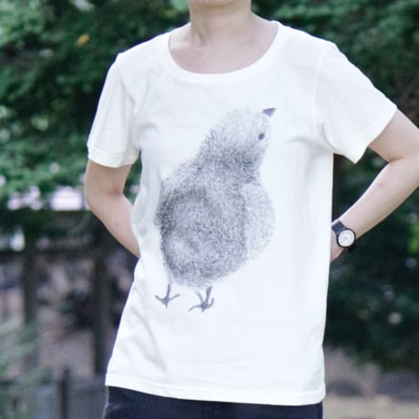 〈Creator's item  / T-shirt〉よりそうひよこ〈アイボリー〉