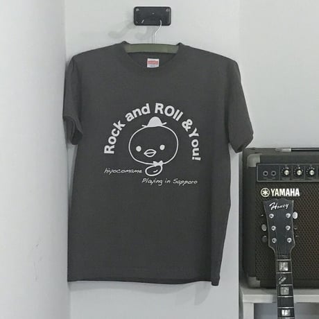 Rock and Roll & You!／ひよこまめTシャツ（まめチャコール）