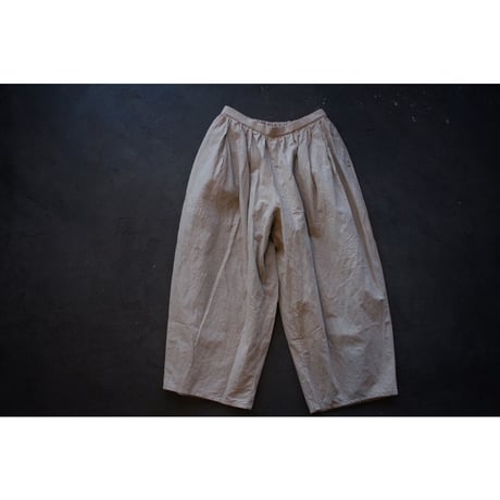 CAMILLE CANVAS TUCK PANTS / ROBE de PEAU