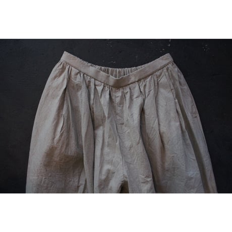 CAMILLE CANVAS TUCK PANTS / ROBE de PEAU