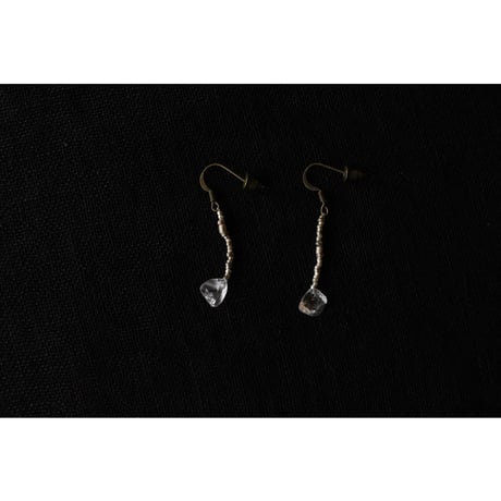 水晶の耳飾り護り pierce / せつ