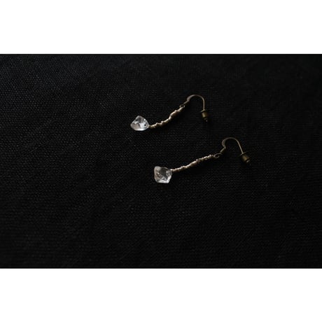 水晶の耳飾り護り pierce / せつ