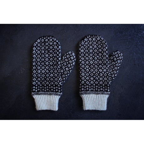 小花ふるミトン black×kinari / a.mo knit