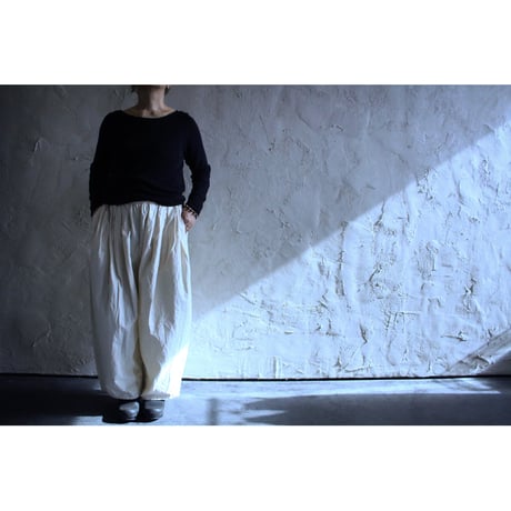 CAMILLE TUCK PANTS / ROBE de PEAU