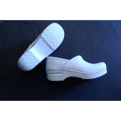 professional white box / dansko