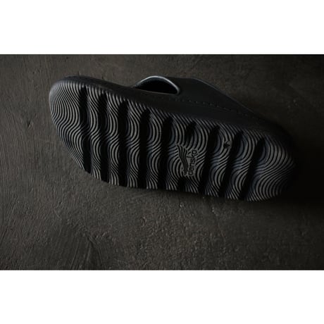 DEVYN THONG / dansko