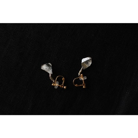 水晶の耳飾り護り earring / せつ