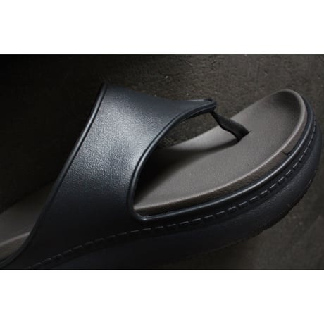 DEVYN THONG / dansko