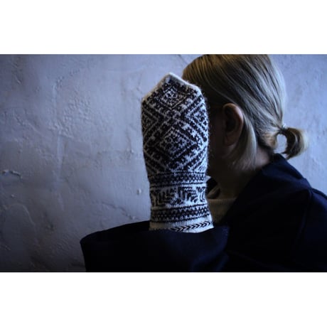 雪の結晶ミトン black×kinari / a.mo knit