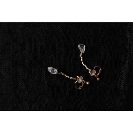 水晶の耳飾り護り earring / せつ