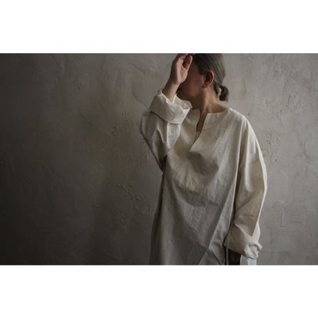 Key Neck Side Slit Long Length Pullover Shirt / 〼〼:masumasu
