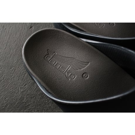 DEVYN THONG / dansko