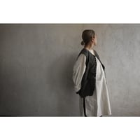Button Design Crew Neck Vest / 〼〼:masumasu