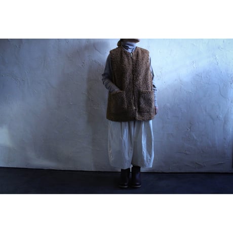 CURLY BOA VEST / ROBE de PEAU