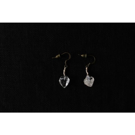 水晶の耳飾り護り pierce / せつ