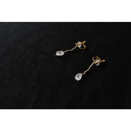 水晶の耳飾り護り earring / せつ