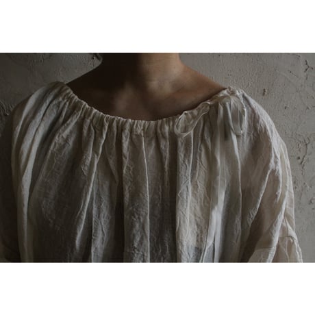 WRINKLE STRING BLOUSE / ROBE de PEAU