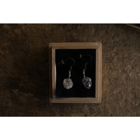 水晶の耳飾り護り pierce / せつ