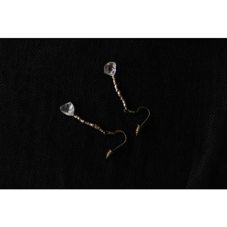 水晶の耳飾り護り pierce / せつ