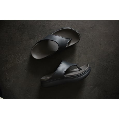 DEVYN THONG / dansko