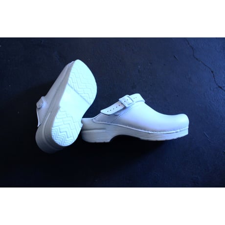 ingrid white box / dansko