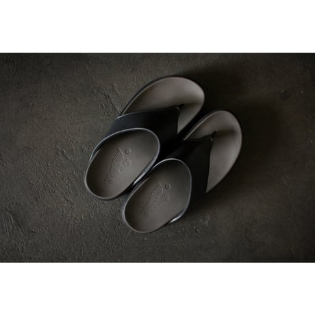 DEVYN THONG / dansko