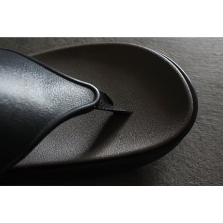 DEVYN THONG / dansko