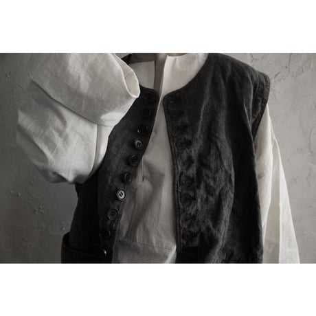 Button Design Crew Neck Vest / 〼〼:masumasu