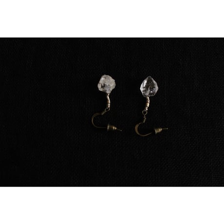 水晶の耳飾り護り pierce / せつ